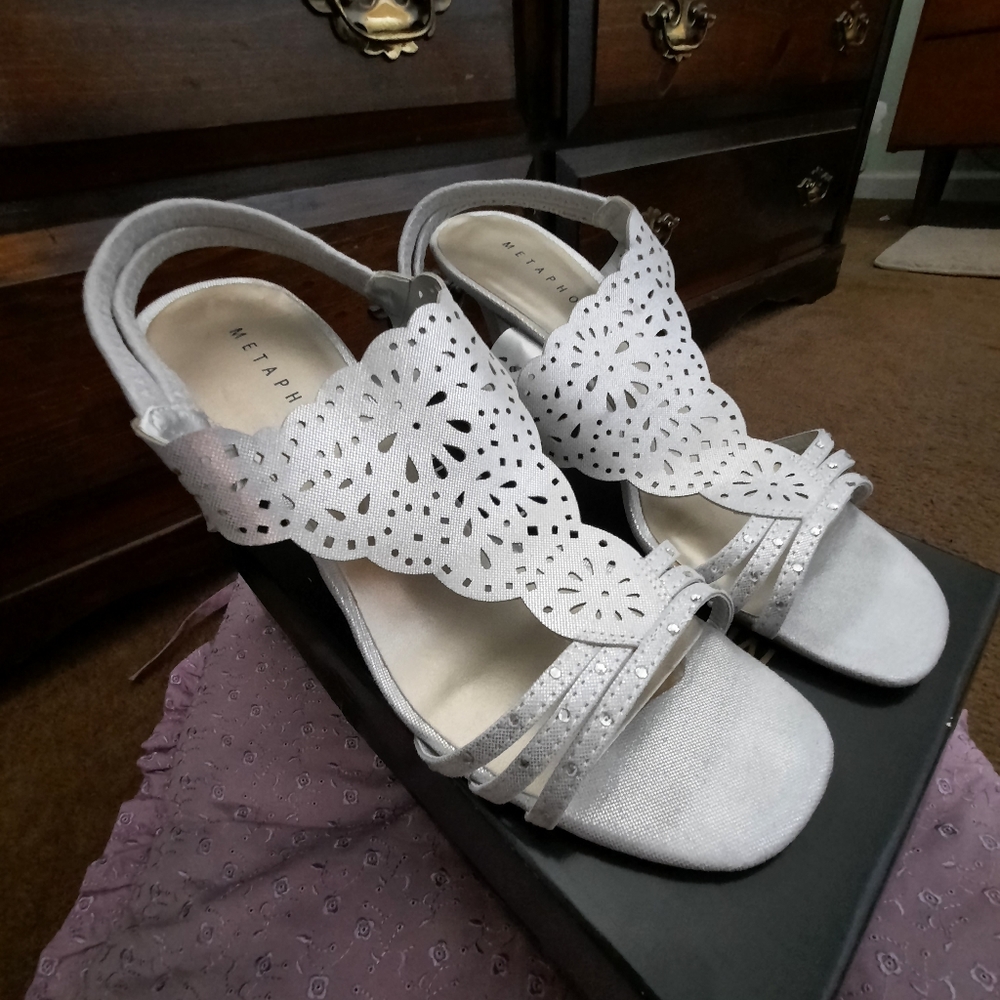 Metaphor women's size 10 silver dress shoes - Picture 2 of 8